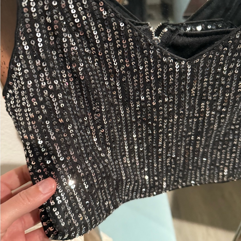SHEIN Black and Silver Sequin Crop Camisole NWOT - Picture 2 of 7